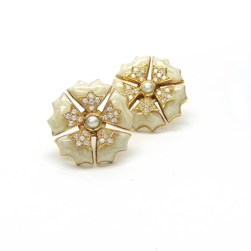 Enchanting Pearl Floral Stud : 2274ERS