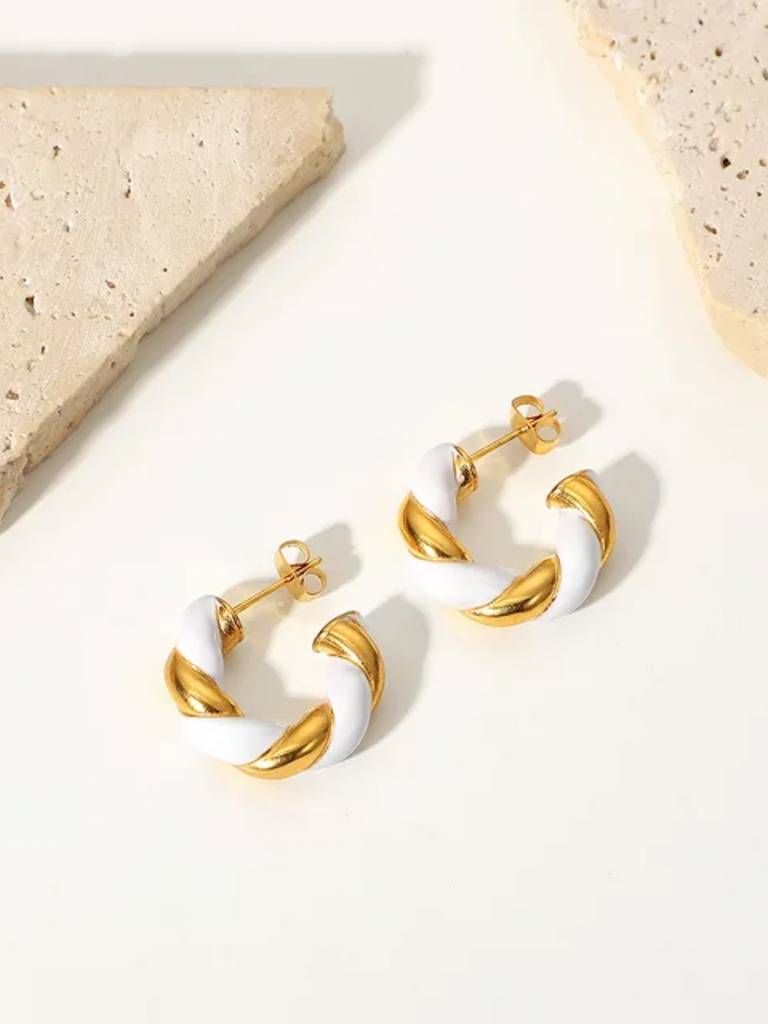 White And Golden Twisted Hoop Earrings : AVER10051