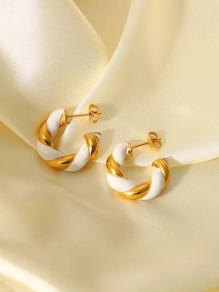 White And Golden Twisted Hoop Earrings : AVER10051