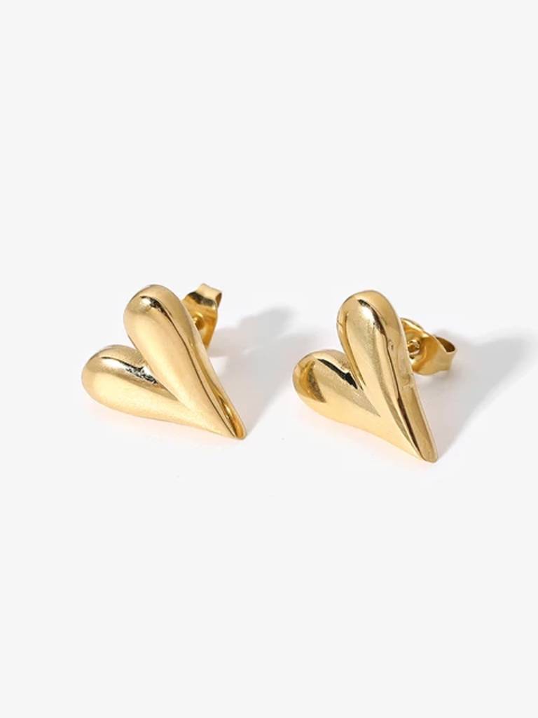 3D Heart Stud Earrings : AVER10049