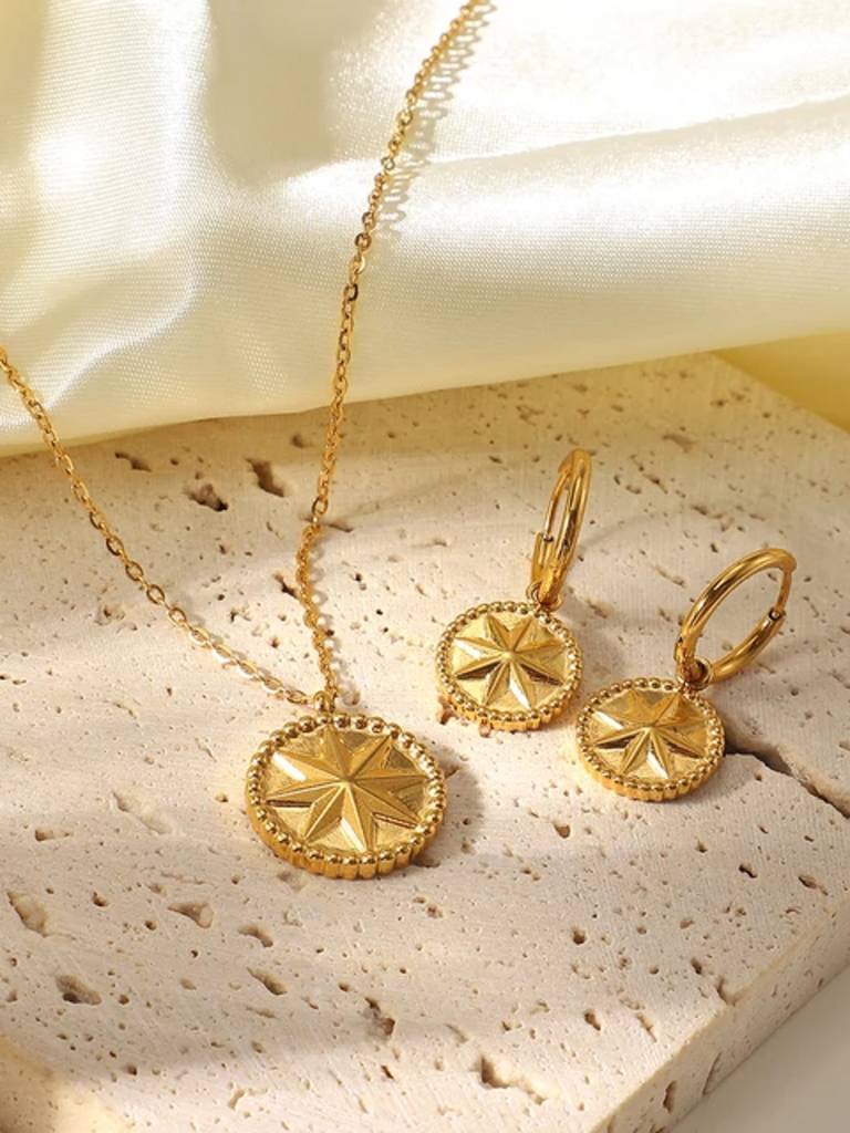 Polar Star Golden Pendant Set Polar Star Golden Pendant Set · Eternz