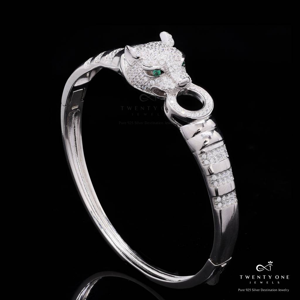 Luxury Brand Inspired Ultra Premium Micro Setting Diamond Openable Panther And Ring Bracelet With Green Emerald Eye D : TB4151