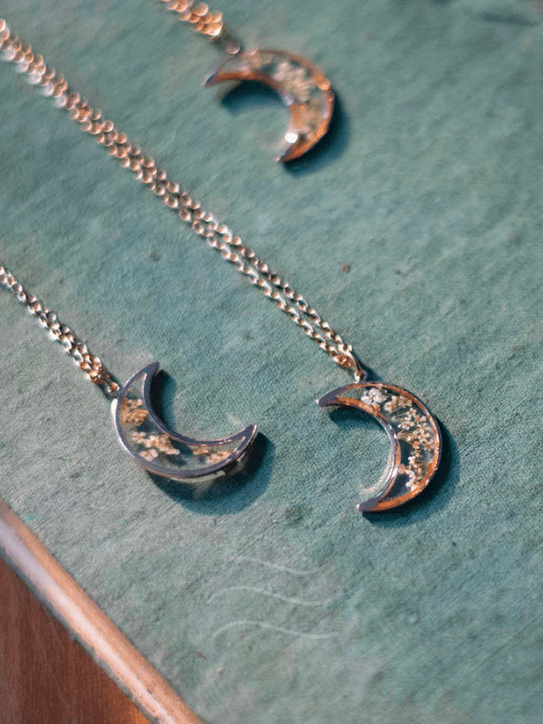 Selene - Crescent Moon Necklace : LA-FF-SCMN-01