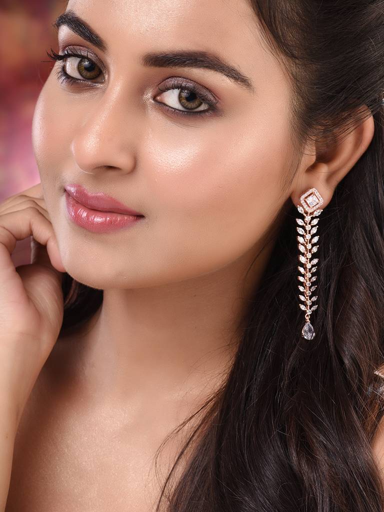 Rose Gold Plated White Ad Encrusted Feather Design Earings : SJER1801