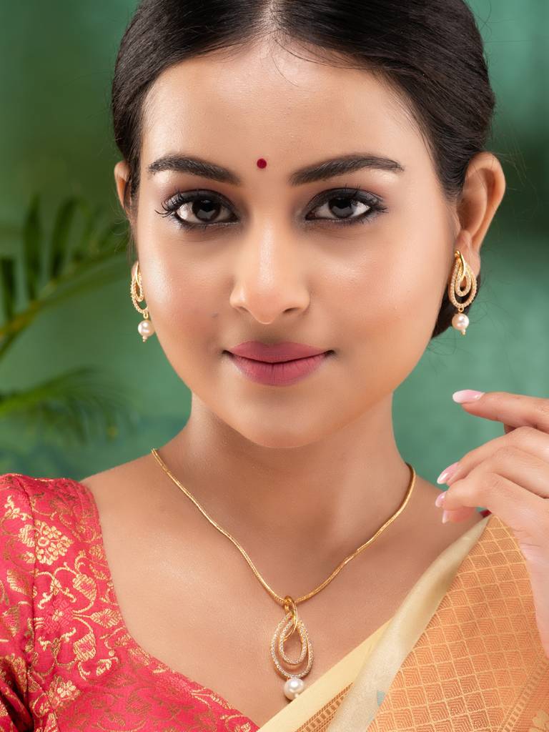 Gold Toned Pearl Studded Minimal Locket Jewellery Set : SJLK1873