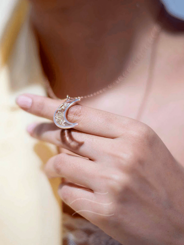 Selene - Crescent Moon Necklace : LA-FF-SCMN-01