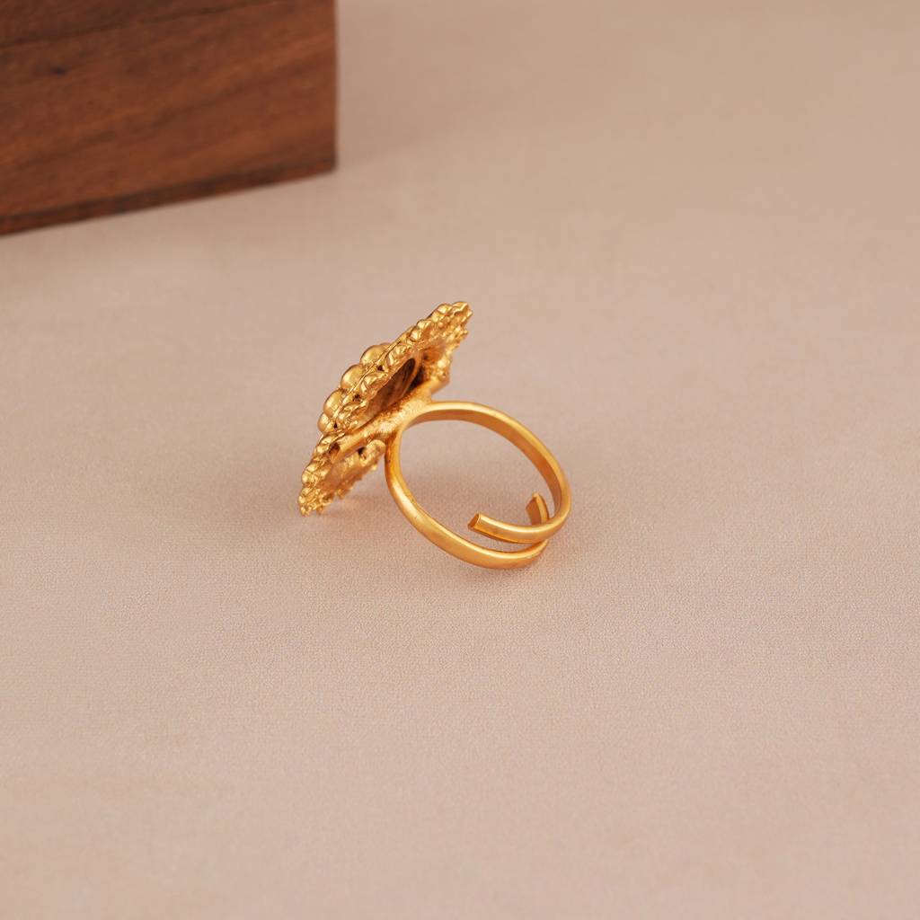 Cute Antique Gold Plated Stone Finger Ring : SJ370