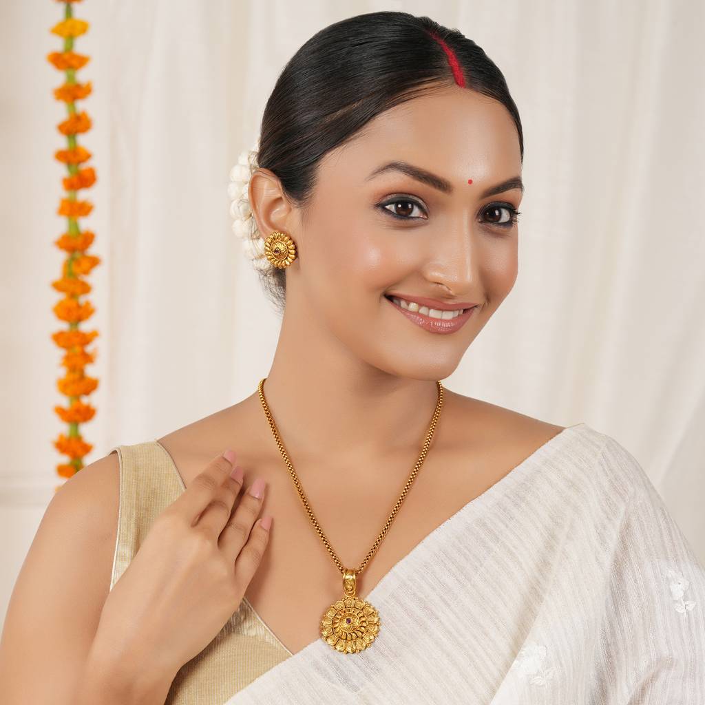 Beautiful Antique Gold Pendant Set For Women : SJ372