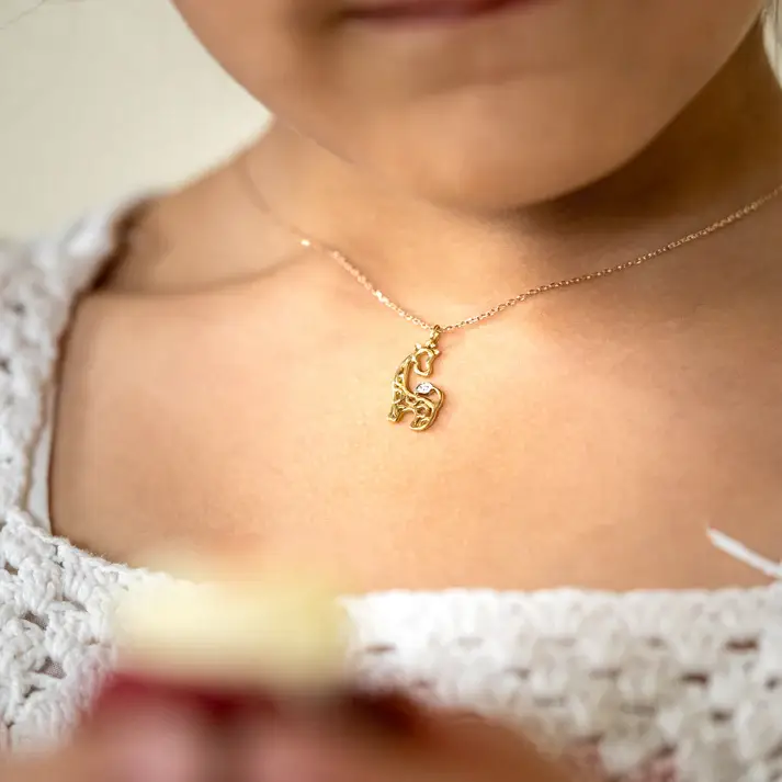 Mini Mivraa Giraffe Pendant : P2347