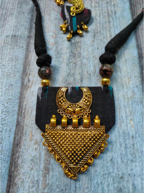 Ikat Fabric Necklace Set With Antique Gold Finish Metal Accents : ALT-Jew-exl-02a