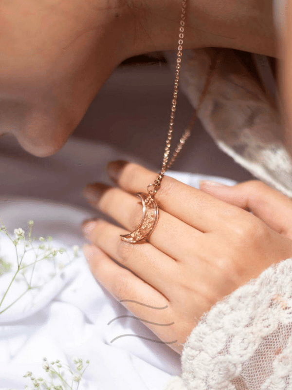Selene - Crescent Moon Necklace : LA-FF-SCMN-01