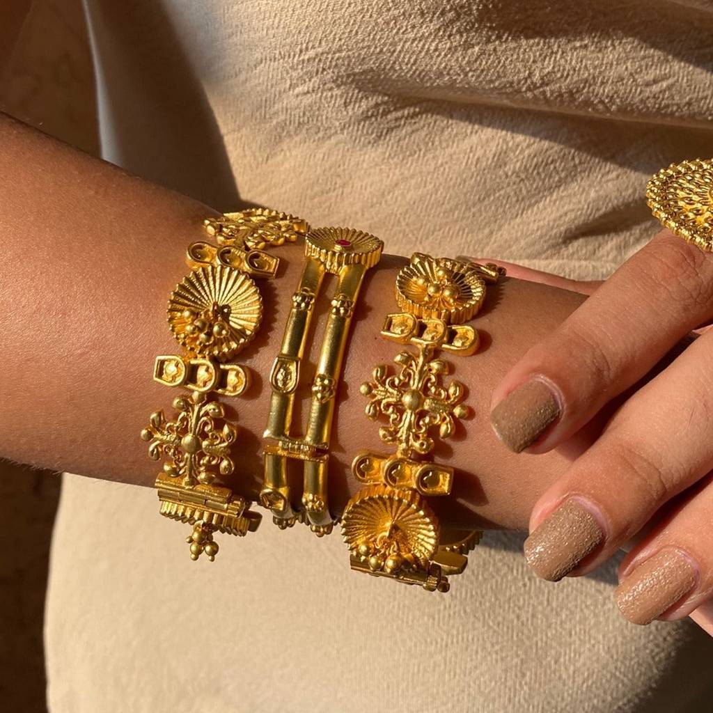 Divine Charm Bangle : SB364M