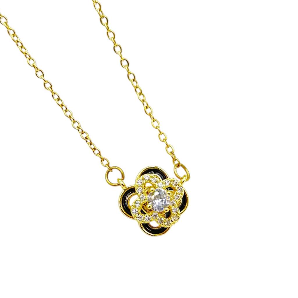 Elegant Gold-Plated Flower Pendant Necklace With Crystal Details : 118302