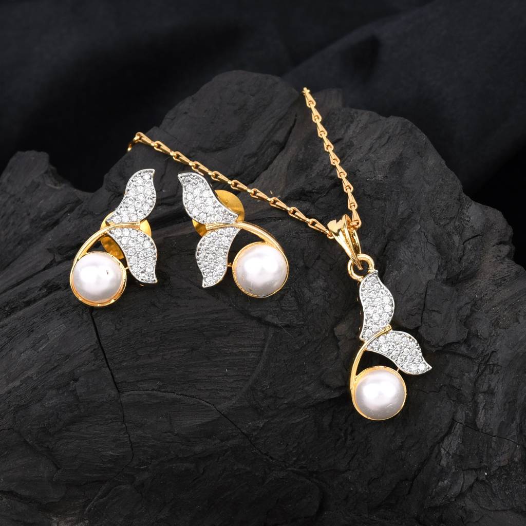 Sleek Gold Plated Zircon Pendant Set : PJPENGJPCZ202