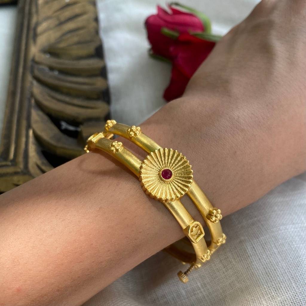 ZARIIN Ancestral Grace Bangle · Eternz