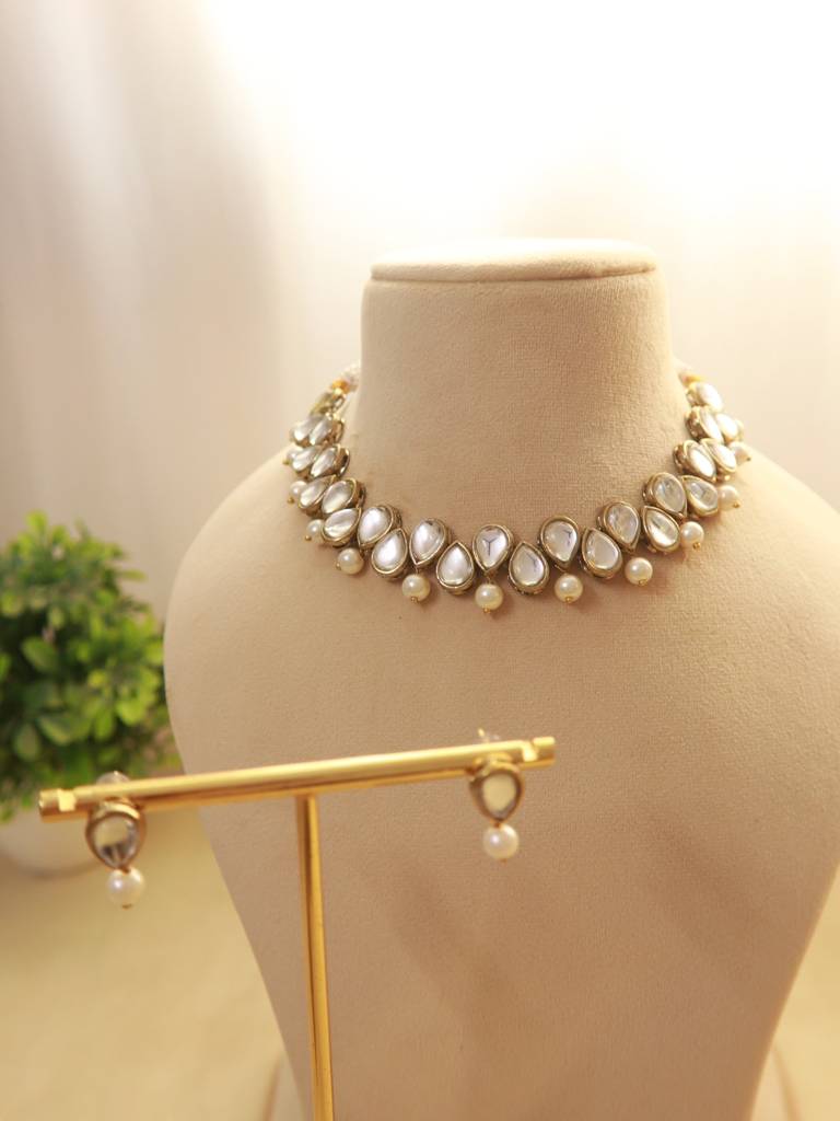 Mystic Harmony - Kundan And Pearl Necklace Set - Small : PAN08A