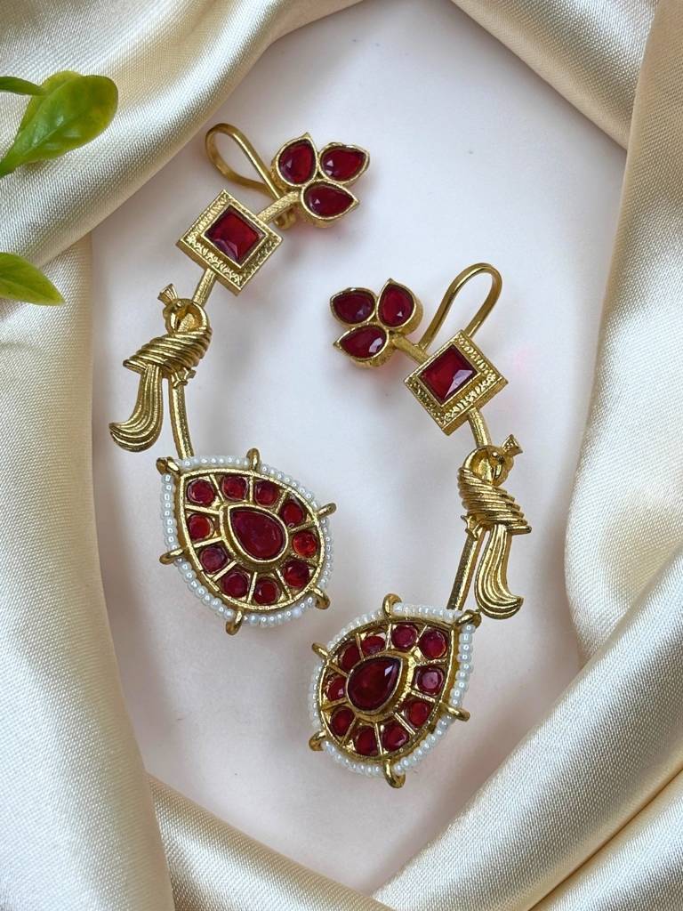 Gold-Plated Kundan Stone Studded & Beaded Peacock Shaped Ear Cuff : VI26EROX100227