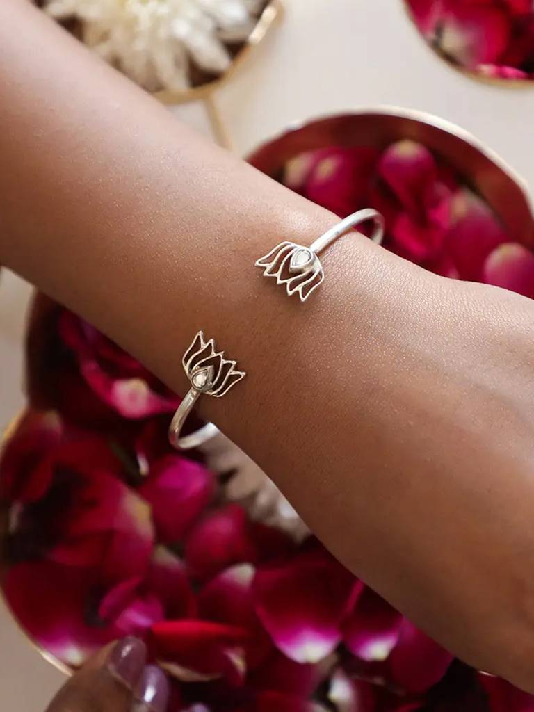 92.5 Silver Oxidize Lotus Bangle : U080S0008LB480