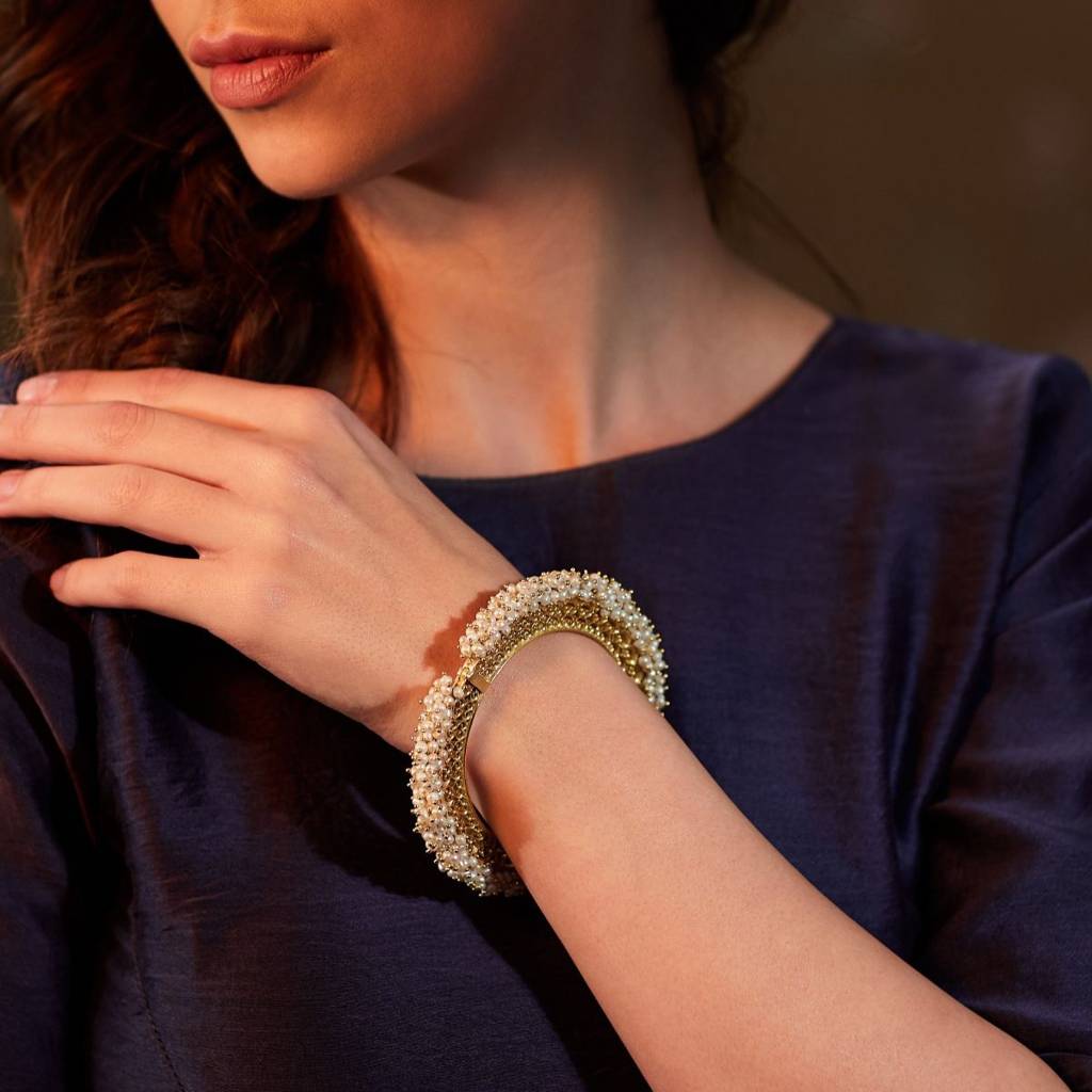 Splendour Of Pearls Bangle : WEB267PL