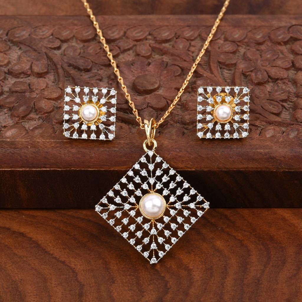 Opulent Gold Plated Cz Pendant Set : PJPENGJPCZ201