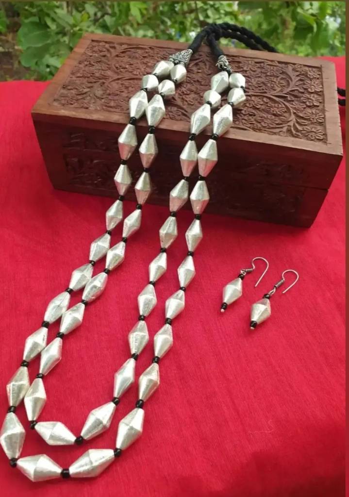 Elaichi Dana Dual String Silver : OXYNEC127