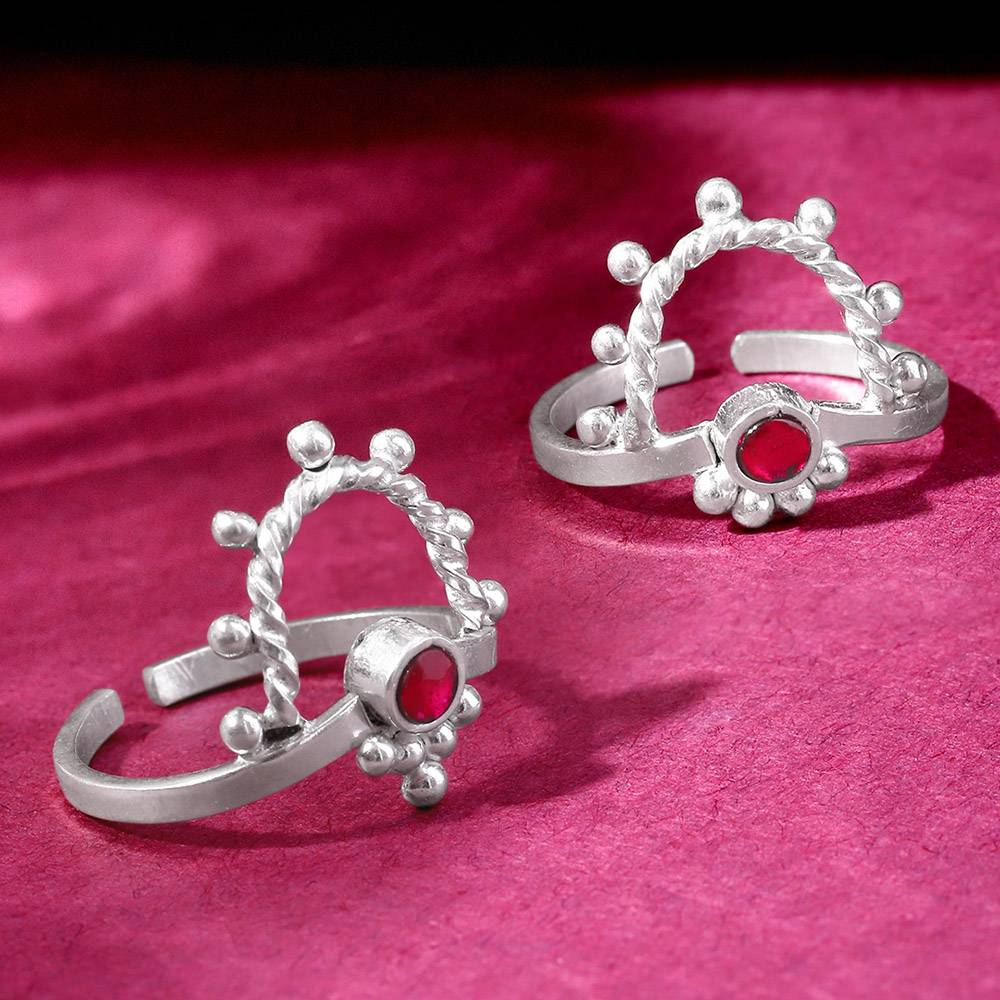 Venki Style Silver 92.5 Toe Ring With Red Stones : Venki Style Silver 92.5 Toe Ring With Red Stones : U080SO03TR0321