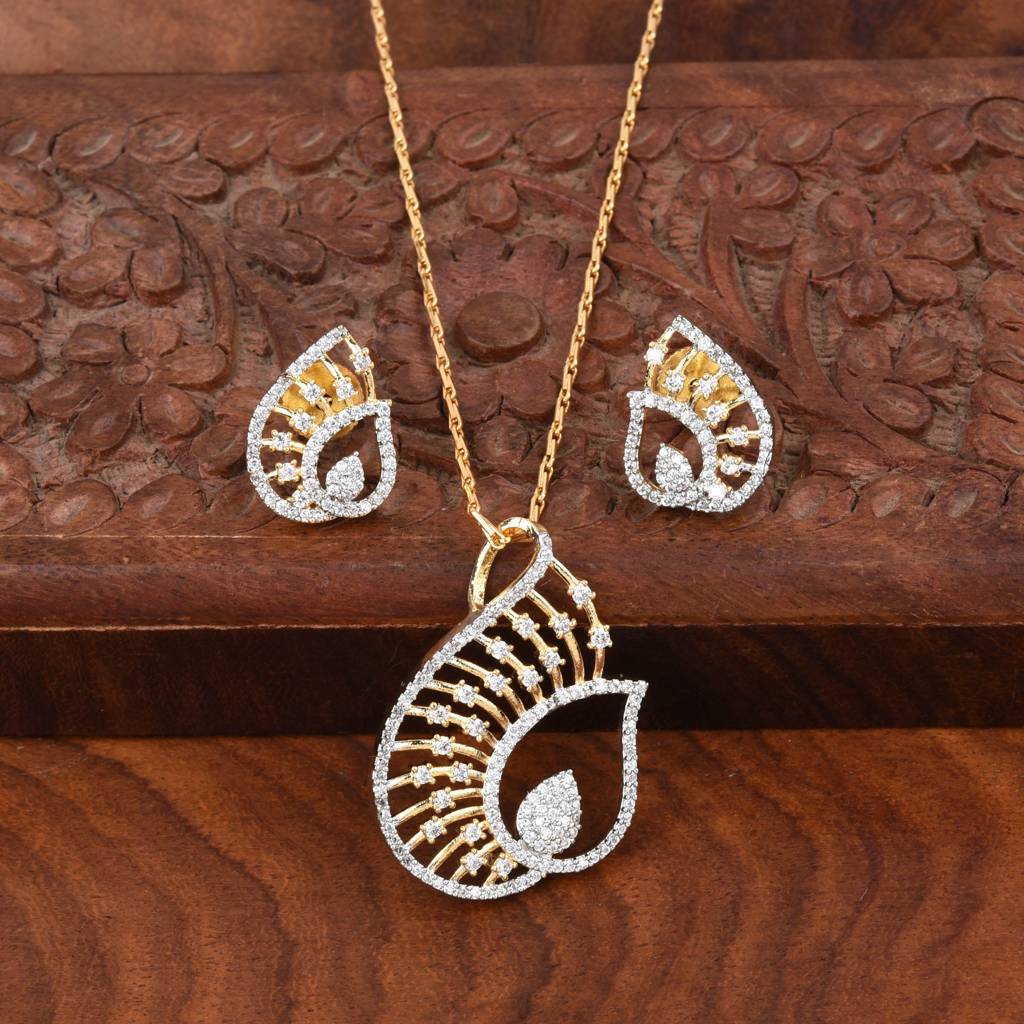 Glam Cz Halo Gold Pendant Set : DVPENGJCZ63