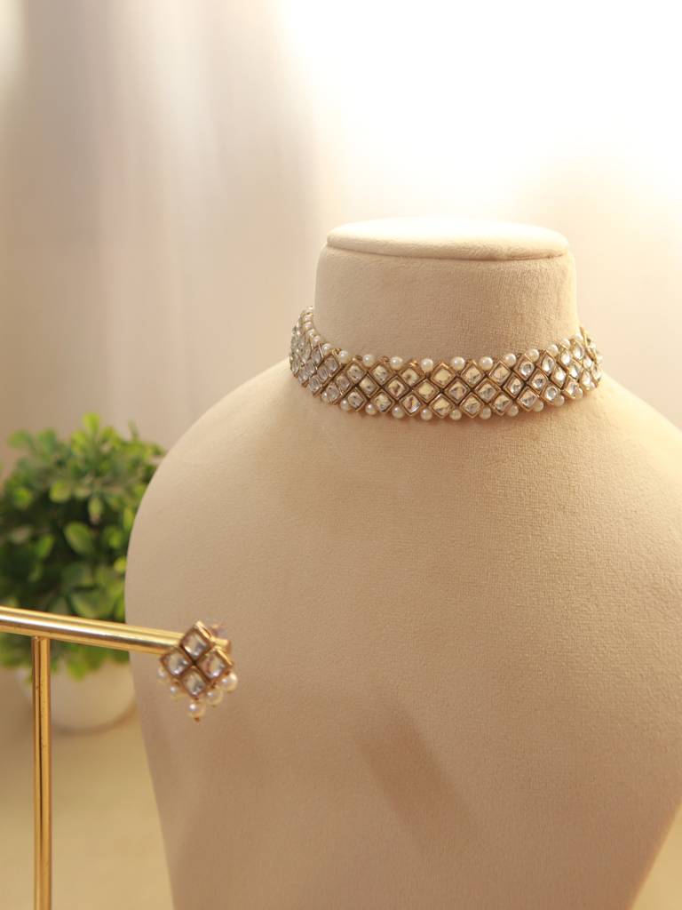 Golden Grid - Kundan And Pearl Choker Necklace Set : PAN17KUCOMBO