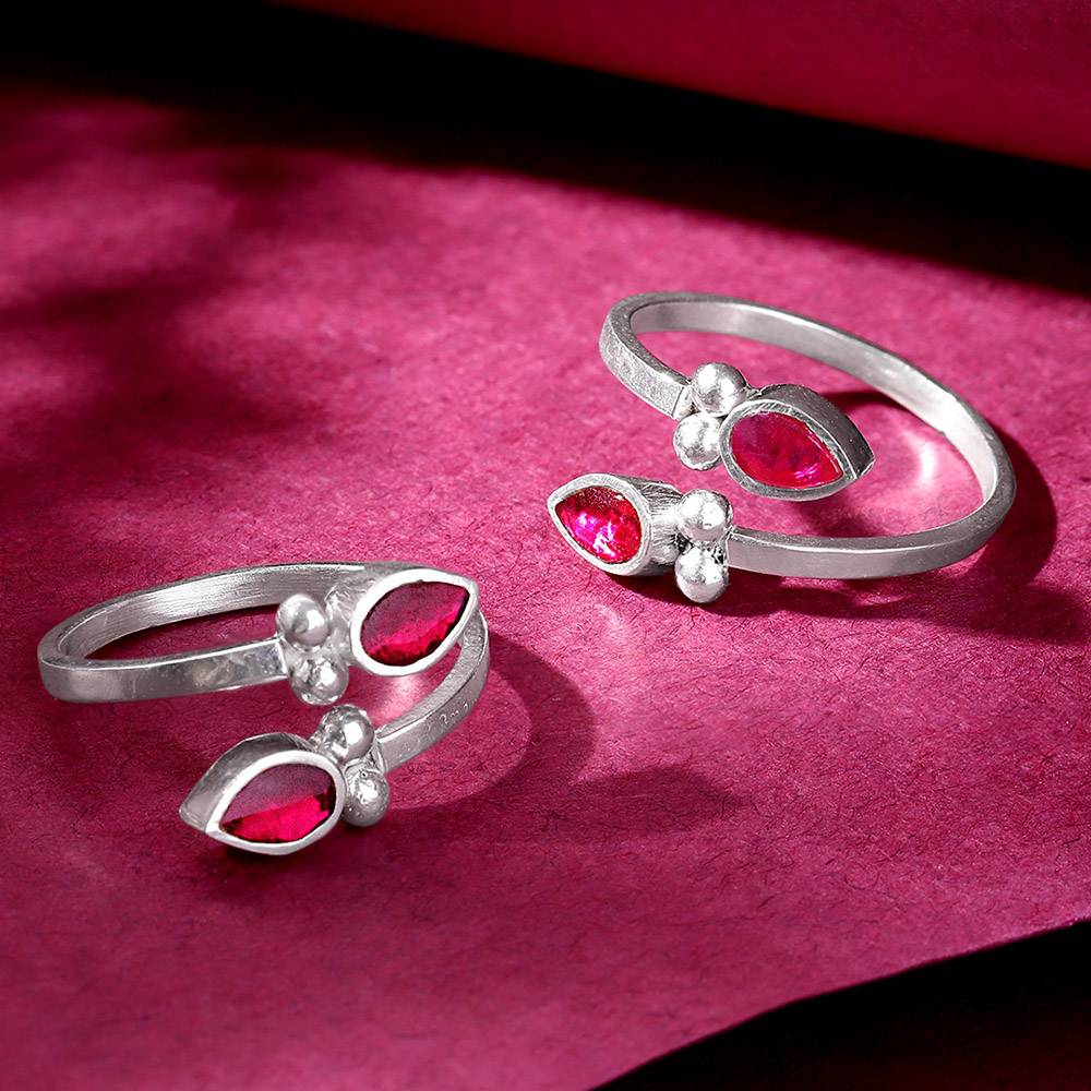 Silver 92.5 Toe Ring With Red Stones : Silver 92.5 Toe Ring With Red Stones : U080SO04TR0322