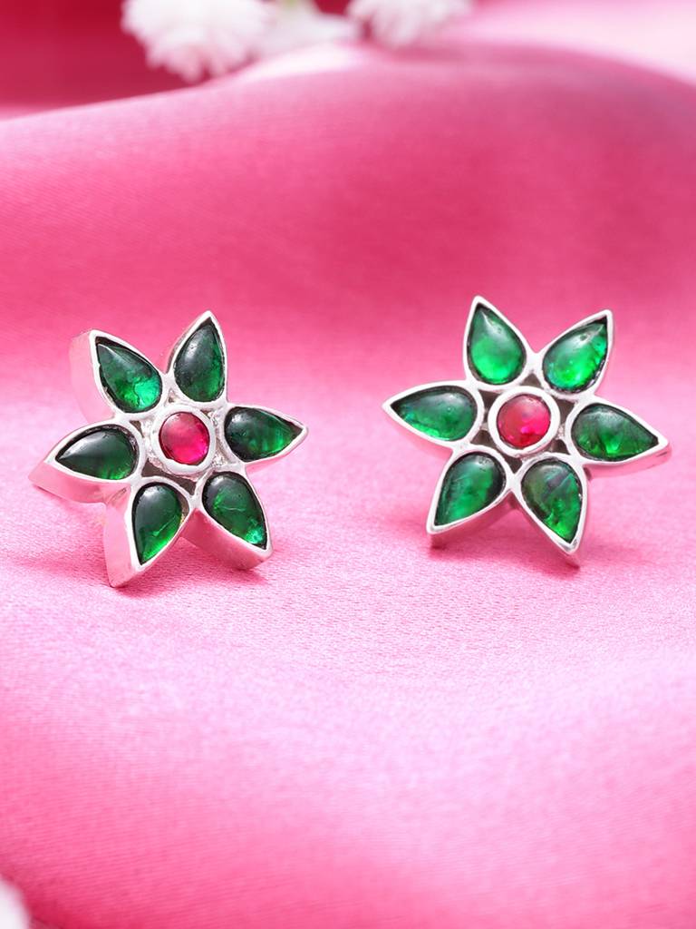 92.5 Silver Green Kundan Flower Stud Earrings : U100SG007MY050
