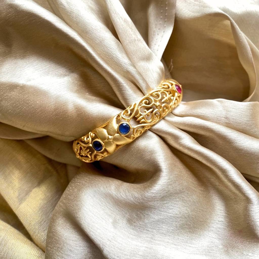 ZARIIN Ancestral Grace Bangle · Eternz