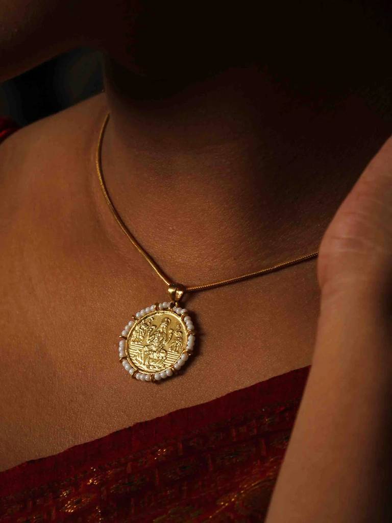 Kuber Silver Gold Plated Coin Necklace : U100SG010N0202