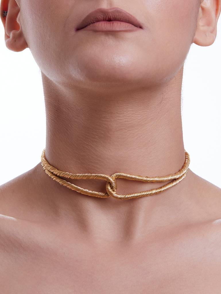 Golden Threaded Interlocked Choker : Z03EA