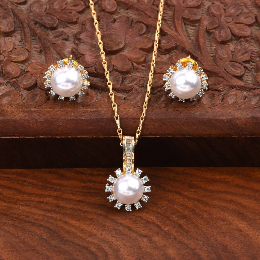 Sleek Gold Plated Pearl Zircon Pendant Set : DVPENGJPCZ82