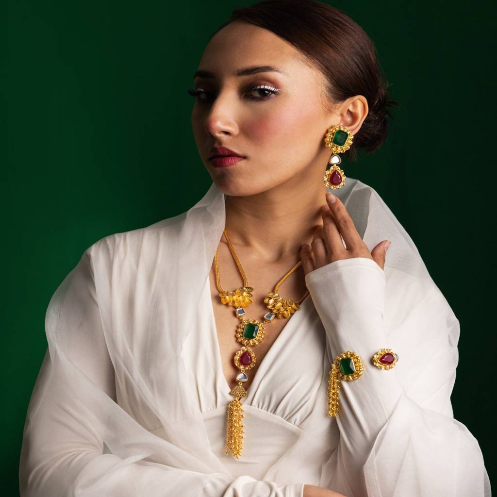 Emerald Crimson Elegance Handcrafted Necklace : AC-2002
