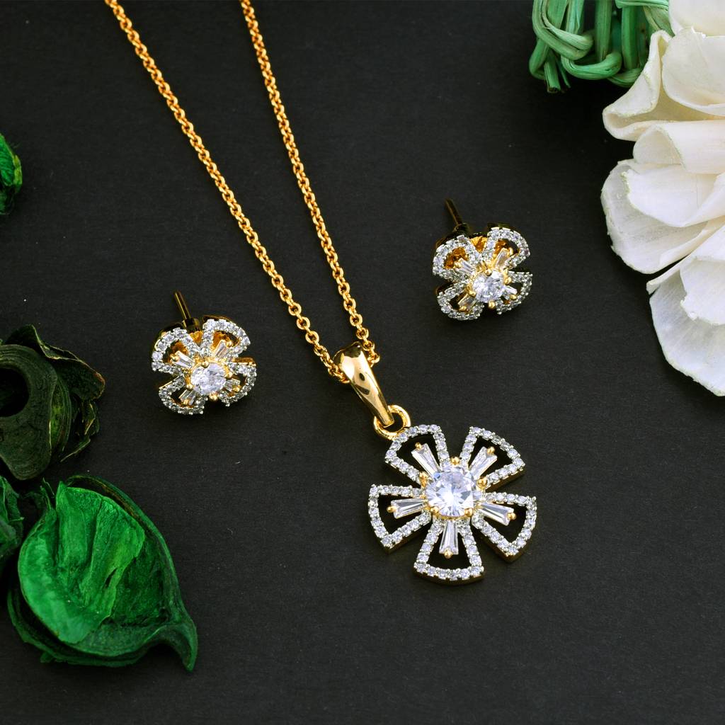 Eternal Diamond Glamour Pendant Set With Chain And Earrings : PJPENGCZ29
