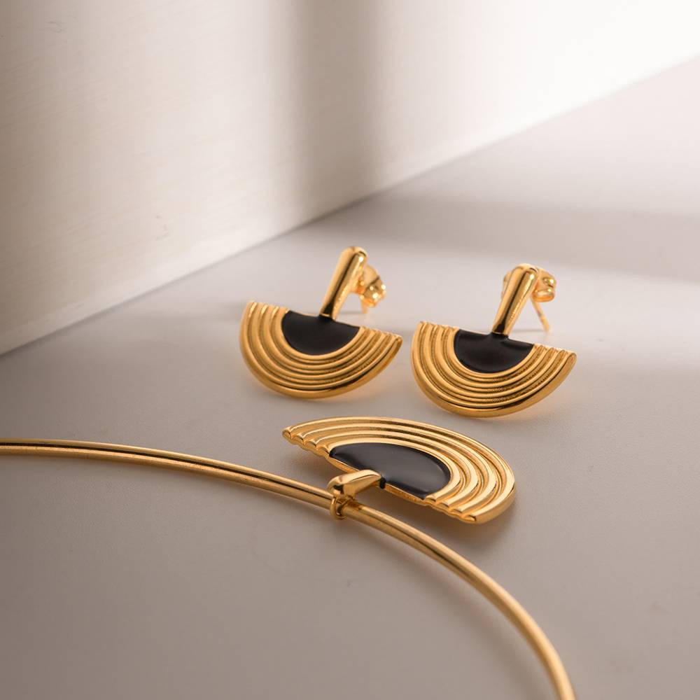 Mystic Black Gold Enamel Earrings : JD-ER-DG-01