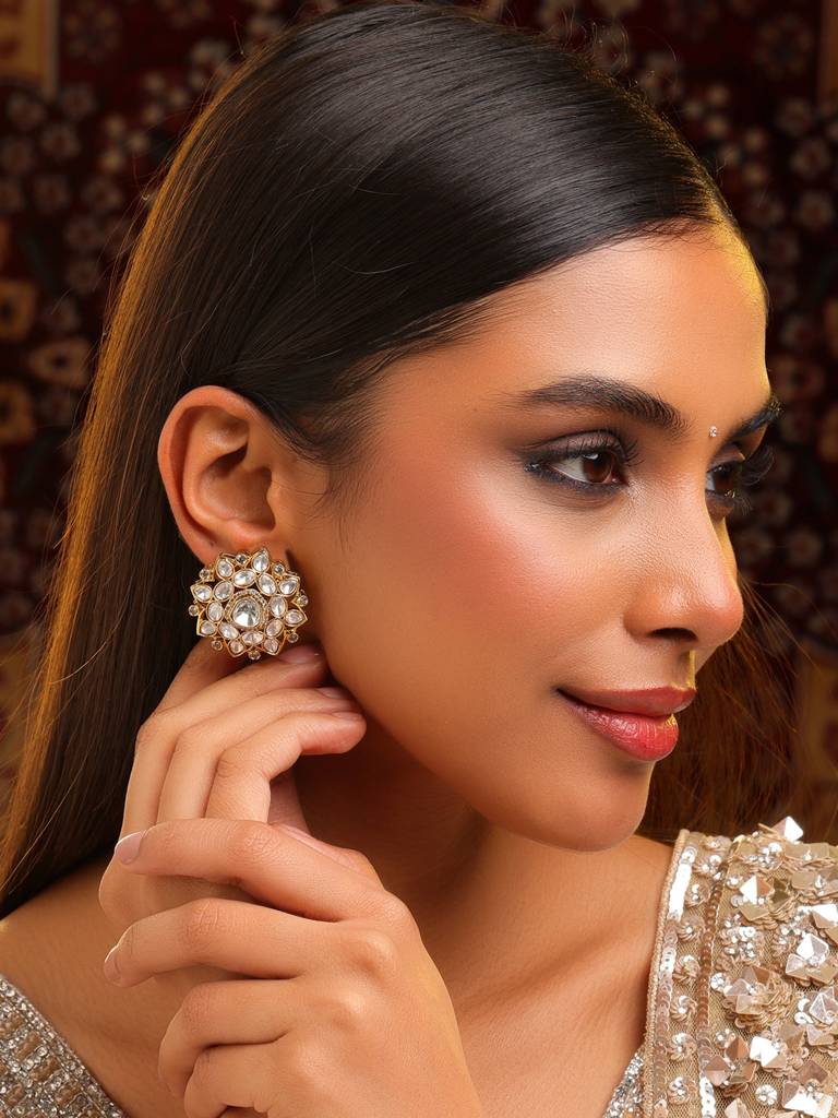 Floral Aura Studs : RRJAN26-38