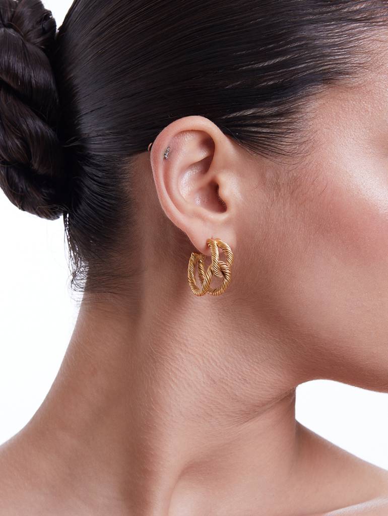 Golden Threaded Circular Hoops : Z02EA