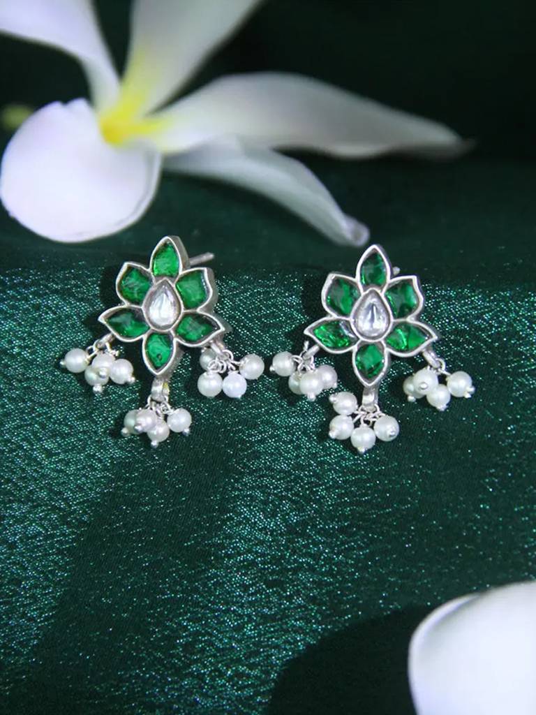 Silver 92.5 Oxidized Earring : U080SO008E0260