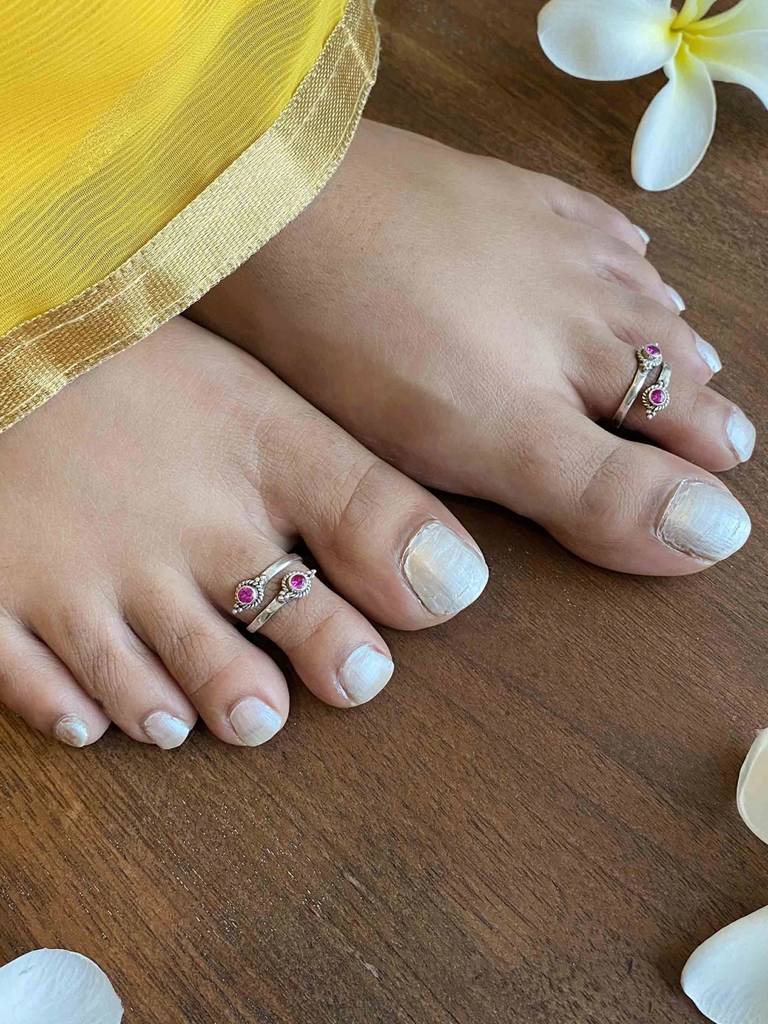 Silver Red Toe Ring : U100SO008TR0251