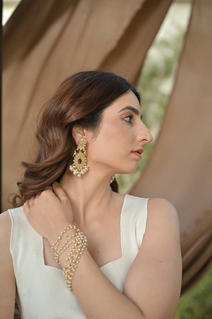 Cream Jashn Earrings : BJER0190