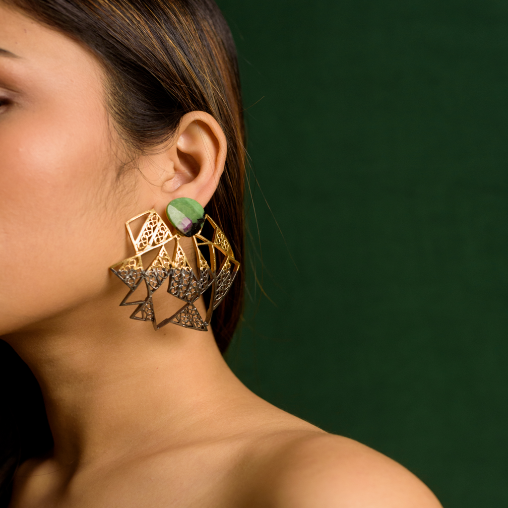 Titilating Triangle Earrings : AA-1058