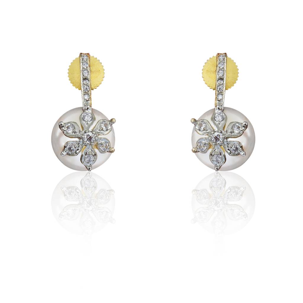 Evergreen Flower Pearl Stud Earrings : IE795