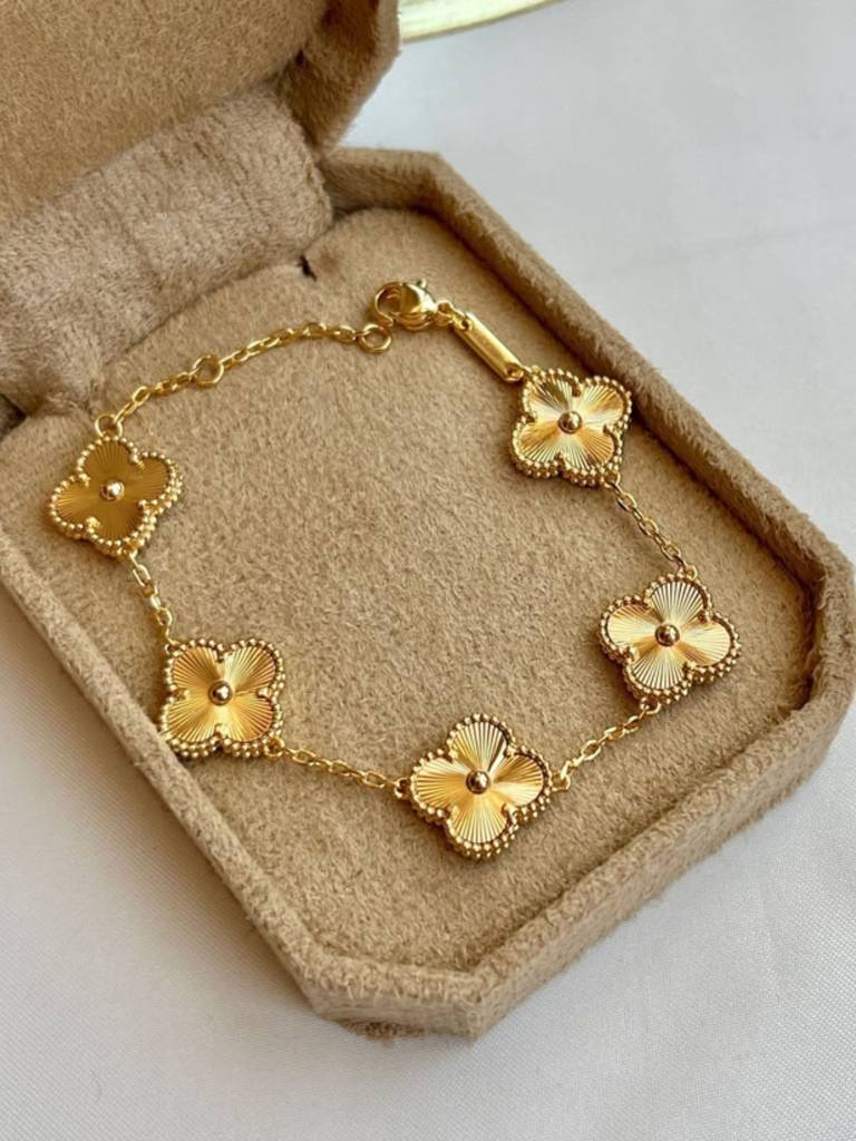 Golden Clover Bracelet : ATCB541GCB
