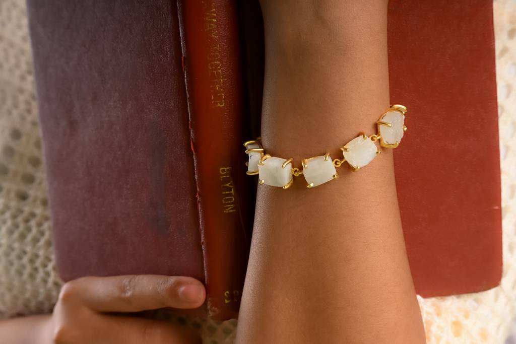 Uncut Moonstone Bracelet : NAGB11