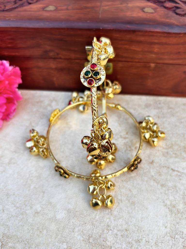 Set Of 2 Gold-Plated Beaded Kashmiri Ghungroo Bangles : VI26BC100052