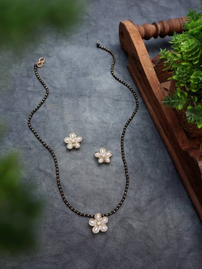 Forever Flowers -  Mangalsutra Necklace Set : PAMS06