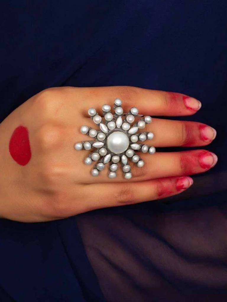 Silver White Flower Ring : U080SO030R0104