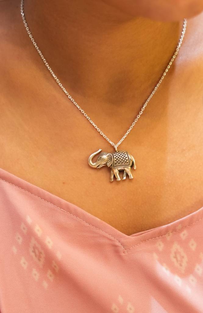 Aadhya Haathi Carved Pendant : KN095